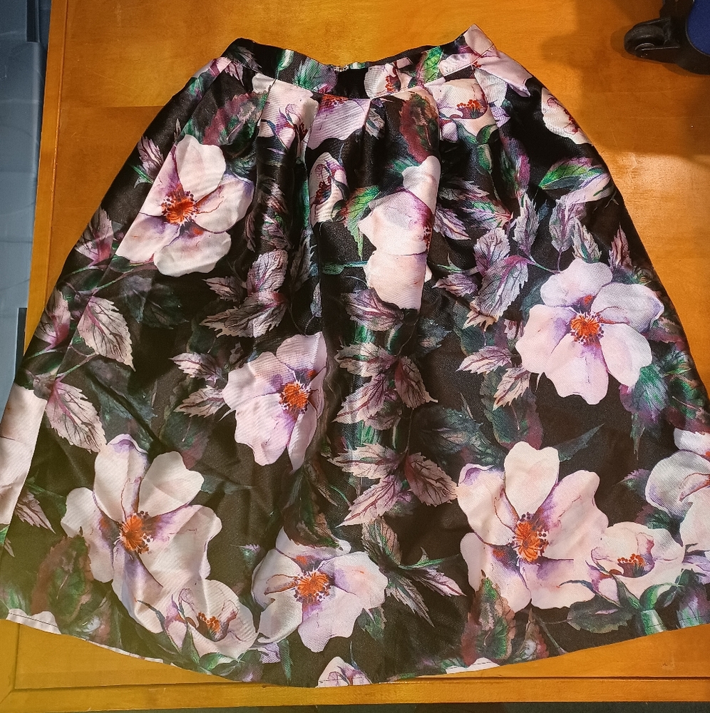 Vintage Floral midi skirt like new. Never been worn.